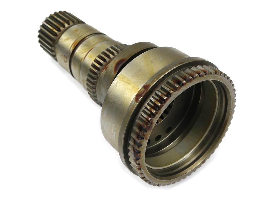 Wałek napędu pompy oleju John Deere RE225878 RE225878