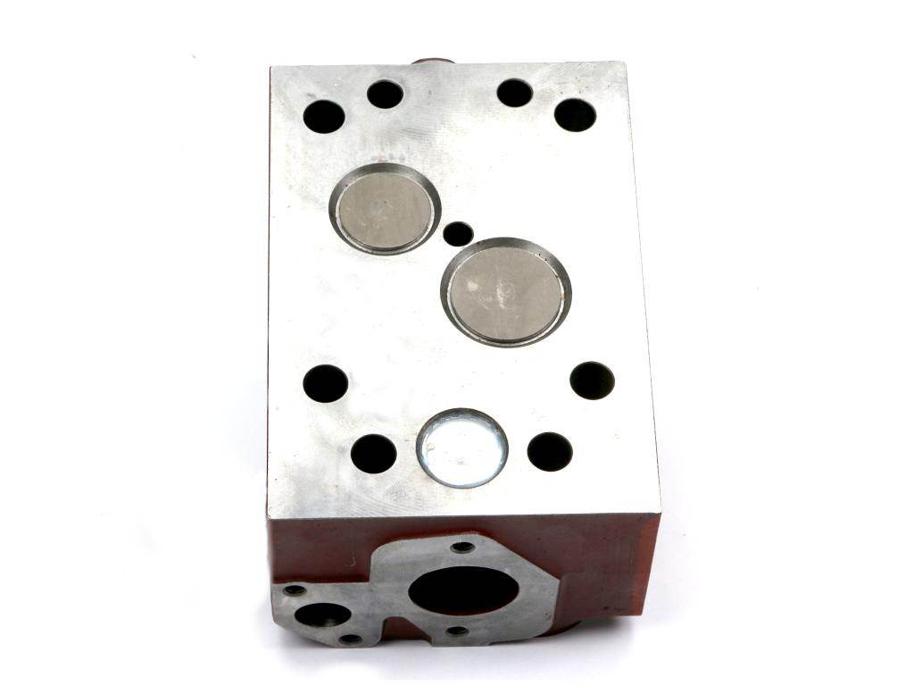 Głowica silnika kompletna z zaworami c-360 oryginał ursus Głowica silnika kompletna z zaworami c-360 oryginał ursus - obrazek 6