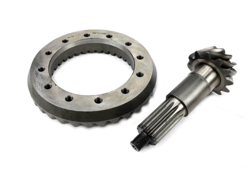 Wałek atakujący z kołem talerzowym c-385 śruby m12 80170989 waryński Wałek atakujący z kołem talerzowym c-385 śruby m12 80170989 waryński - obrazek 2