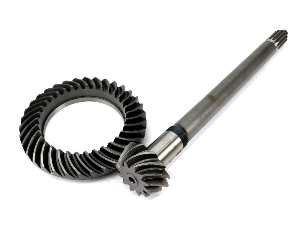 Wałek atakujący z kołem talerzowym 84179989 waryński